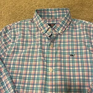 Boys vineyard vines performance button down - size medium (12/14)